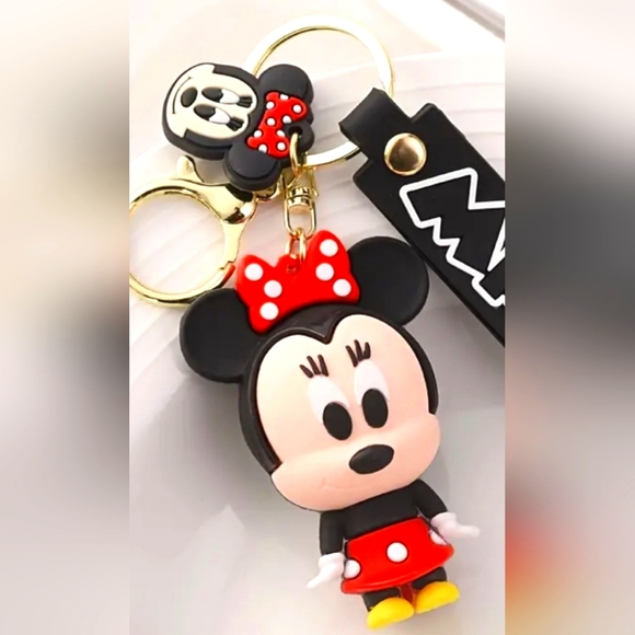 Minnie Mouse Keychain - Picture 2 of 3